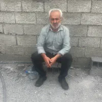 کارگر جهت کار در بلوک زنی