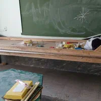 میز کار چوبی اندازه حدودی ۳در ۱ موجود دو عدد