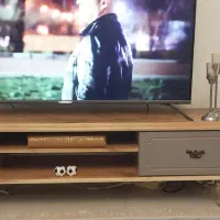 میز تلویزیون نوی نو دوماهه خریداری شده