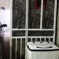حفاظ در ورودی خانه در حال
