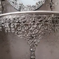 آینه و شمعدان برنجی تمیز