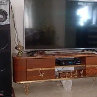 میز چوبی تلویزیون