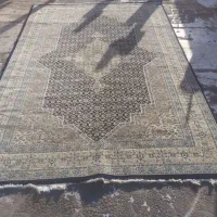 یک عدد فرش شش متری سالم و قدیمی