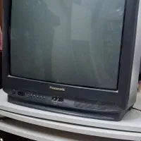 تلویزیون همراه با میز