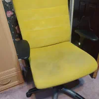 صندلی گردون در حد نو