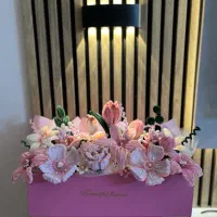 دسته گل و باکس هدیه مخملی و ساتنی/تولد/سوپرایز