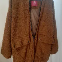 پالتو|لباس|صحنه, |دیوار