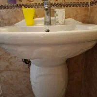 روشویی.آینه.شیر