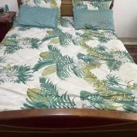تخت 2نفره کامل ب همراه 2عددپاتختی وکمدمیزارایش