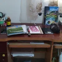 میز تحریر و کامپیوتر جا دار