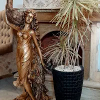 مجسمه ایستاده شیک و خاص