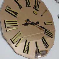 ساعت دیواری سالم و زیبا