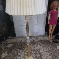 آباژور ایستاده