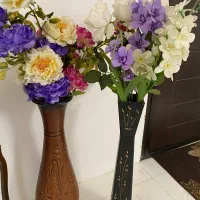 گلدان ایستاده همراه با گل۲عدد