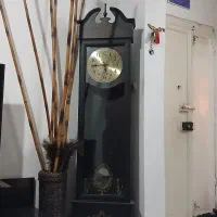 ساعت ایستاده چوبی