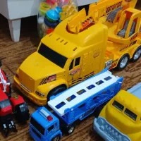 تعدادی ماشین اسباب بازی