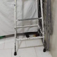 چهارپایه فلزی محکم