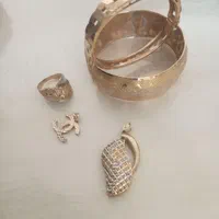 مقداری طلا حدود ۴۰ گرم با فاکتور ۱۰۰ بالای تابلو|جواهرات|الوند, |دیوار