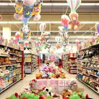 فروشنده خانم وآقا وکارگر ساده