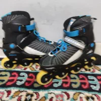 یک عدد کفش اسکیت به فروش می رسد