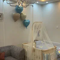 تخت کنار مادر