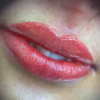 نیازمند مدل برای انجام شیدینگ لب