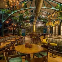 سالن کار یا قلیون زن