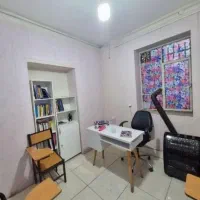 دفتر کار، کلاس درس، زبان