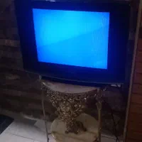 تلوزیون سامسونگ درحدنووتعدای تلوزیون سیاه سفیدو