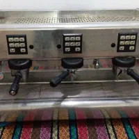 یک دستگاه قهوه ساز اسپرسو
