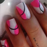 نیروی علاقمند به ناخن و رنگ و لایت