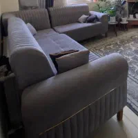 مبل راحتی ال به همراه میز وسط گرد با سه عسلی