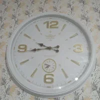 ساعت  دیواری در حد نو