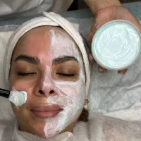 آموزش و خدمات تخصصی پاکسازی پوست و فیشیال