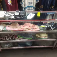 ویترین شیشه‌ای