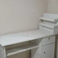 میز تحریر کامپیوتر ناخن
