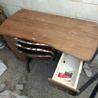 تعدادی وسیله مغازه (برای لبنیات بوده )