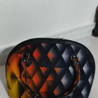 کیف|کیف، کفش، کمربند|بومهن, |دیوار