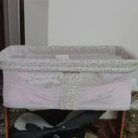 تخت کنار مادر/گهواره