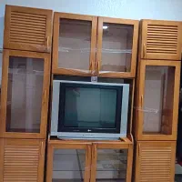میز تلویزیون و تلویزیون