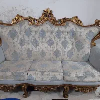مبل سلطنتی ۷ نفره همراه با میز عسلی جنس چوب