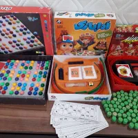 تعداد زیادی اسباب بازی به فروش میرسد