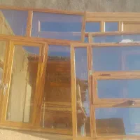 یک‌عدد‌ در و۳عدد پنجره