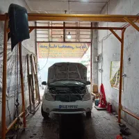 جرثقیل به همراه پل وپایه ،ریل متحرک ومیز کار اهنی