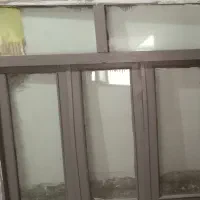 ۵عدپنجره کوچک وبزرگ چوبی و۳عدد در چوبی بفروش میرسد