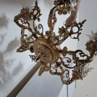 یک عدد لوستر ۶ شاخه و دو عدد لوستر ۳ شاخه