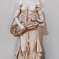 یک عدد مجسمه پلی استر