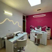 اجاره اتاق و صندلی سالن زیبایی محیط آرام خاقانی|اجارهٔ دفتر کار، اتاق اداری، مطب|اصفهان, جلفا|دیوار