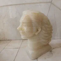 مجسمه رخ زن