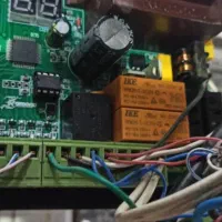 تعمیر،نصب‌وراه‌اندازی‌‌وکلیه‌خدمات‌درب‌اتوماتیک.